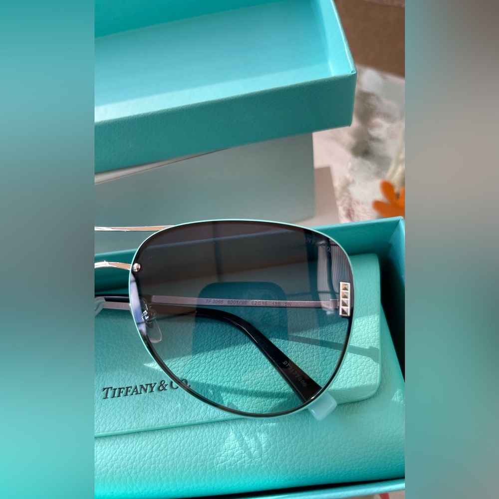 NEW Tiffany & Co. Studded Aviator Sunglasses in silver and blue gradient - Picture 8 of 16
